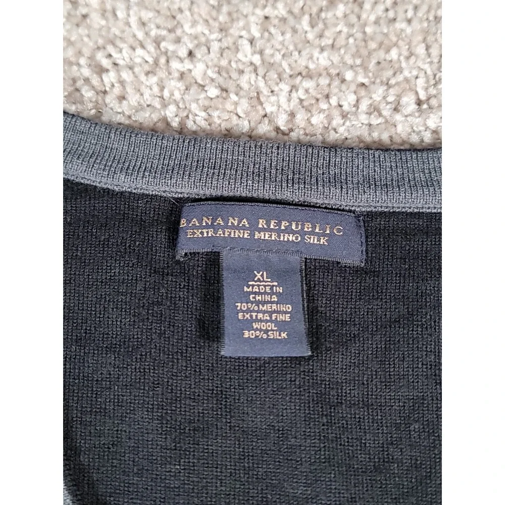 Banana Republic Luxury Blend Mens XL Gray Sweater Silk Wool V-Neck Long Sleeve